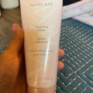 Mary Kay Hydrating lotion